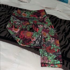 Lululemon Athletica Red and Green Leggings Bold Botanical Design